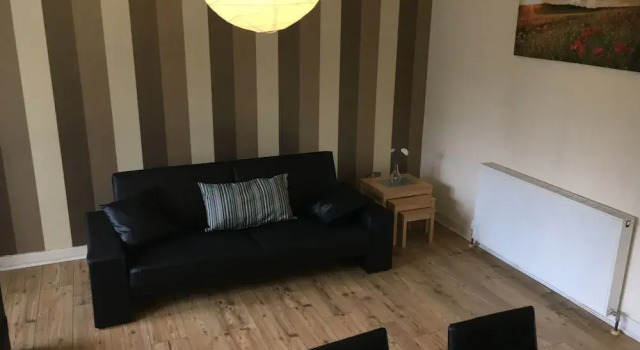 Glasgow Scotstoun Cottage Flat