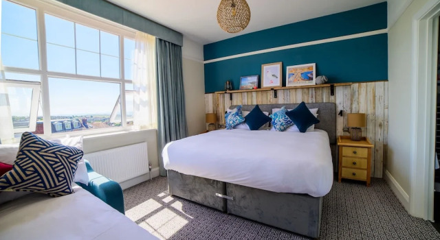 Четырёхместный номер Standard Downs Hotel