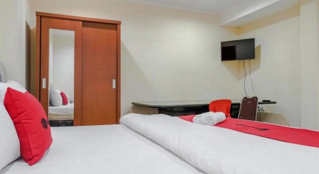 RedDoorz @ Jalan Biak Roxy Jakarta