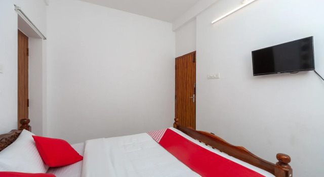 OYO 19663 Greenways Residential Homestay, Забронировать Отель Отели Пурнанкупам с завтраком, Завтраки