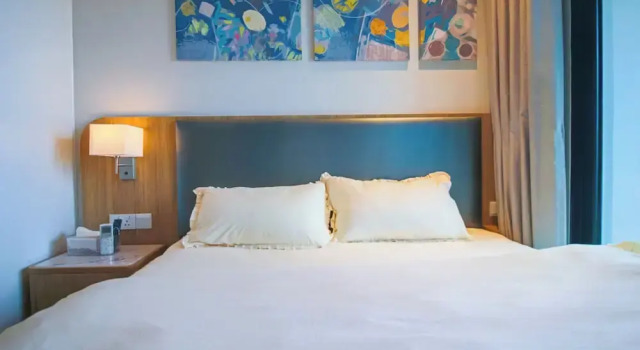 Апартаменты Business Quiet Luxury Suite with Balcony - City View - Zenity District 1