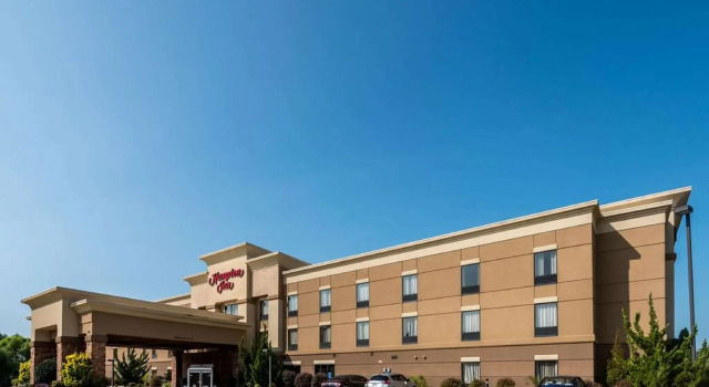 Кровать в общем номере Hampton Inn New Albany