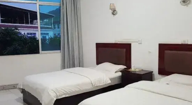 Двухместный номер Economy Luodian Xinhe Hotel