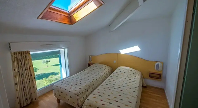 Кровать в общем номере с 6 комнатами Résidence Mer & Golf Ilbarritz