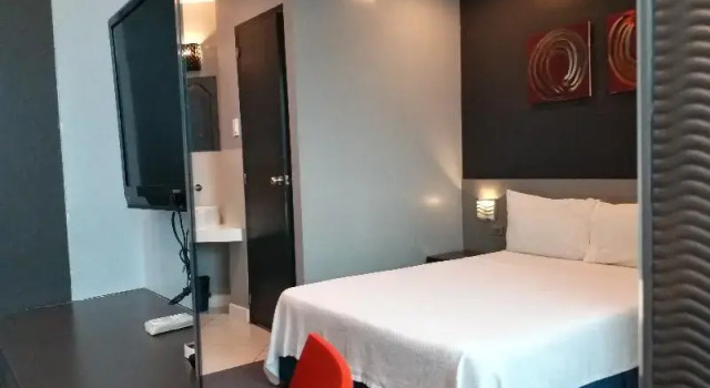 Двухместный номер Superior с балконом Leez Inn Malate