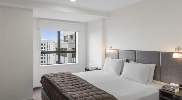 Номер Deluxe c 1 комнатой с балконом Nesuto St Martins Apartment Hotel