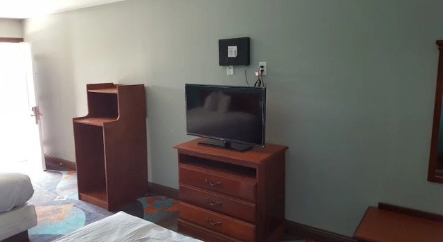 Четырёхместный номер Deluxe Fortuna Redwood Inn