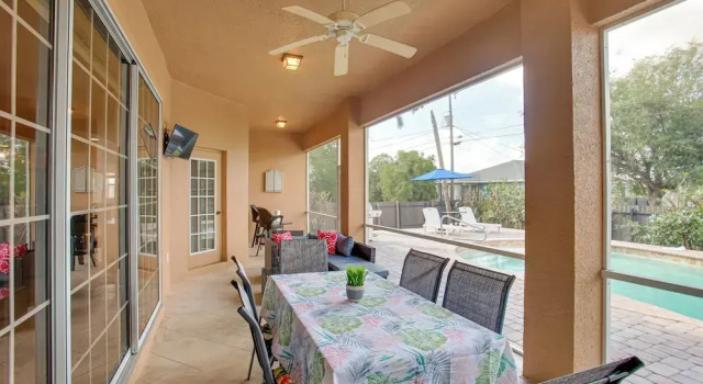 Коттедж 9 Mi to Downtown Fort Myers: Home w/ Lanai + Grill