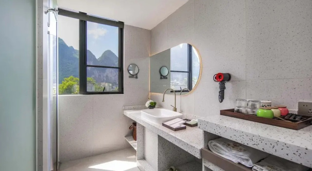 Riverside Bamboo Frest Hotel, Rezerwuj Hotel Hotele w Yangshuo z parkingiem, Parking