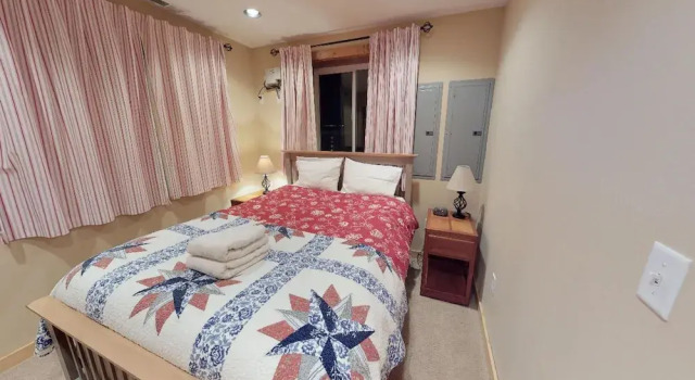 Peterson Acres in Plain, Book Hotel Hoteller i Plain med parkering, Parkering