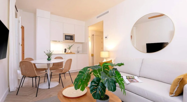 Апартаменты Bright Apartment in Seville Plaza Santa Cruz