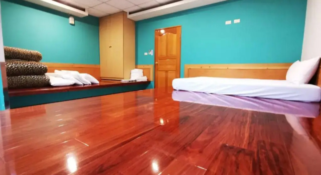 Rainbow SpringYU B&B, Book Bed and Breakfast Hoteller i Miaoli County med pool, Swimmingpool