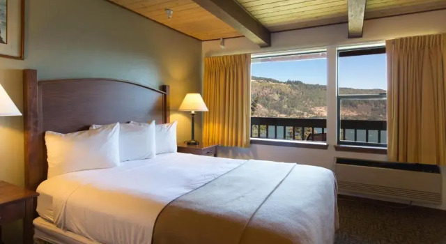 Двухместный номер Standard с балконом и с видом на реку Westcliff Lodge