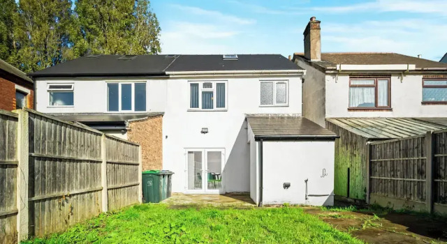 Spacious 3 bed House/sleeps 5/free Parking-oldbury