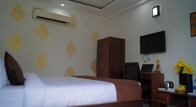 ShriGo Ganga Village Resort Spa, Забронировать Курортный отель Гармуктешар штат Уттар-Прадеш