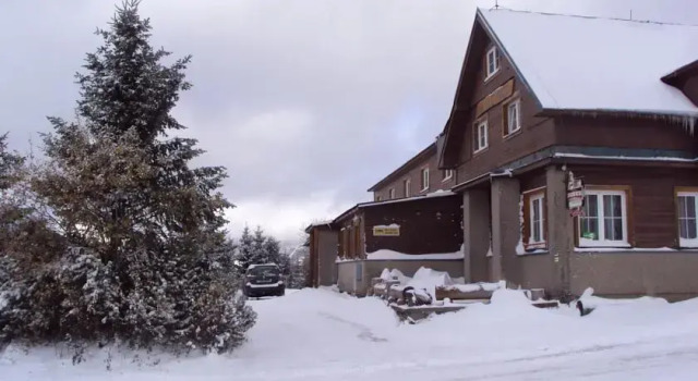 Bouda Na Lučinách, Забронировать Отель Отели Пец под Снежкой с бассейном, рядом с Ski Slope Zahrádky, Бассейн
