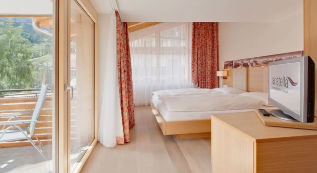 Семейный номер Standard с балконом и с видом на горы Hotel Aristella Swissflair