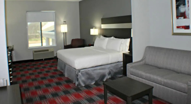Holiday Inn Express & Suites Bonham, an IHG Hotel