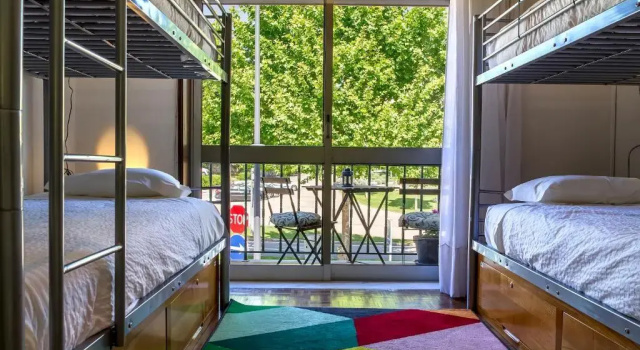 Четырёхместный номер Standard с балконом Hostel Carvalho
