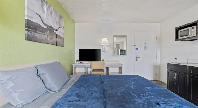 Четырёхместная студия Evanston Inn Extended Stay