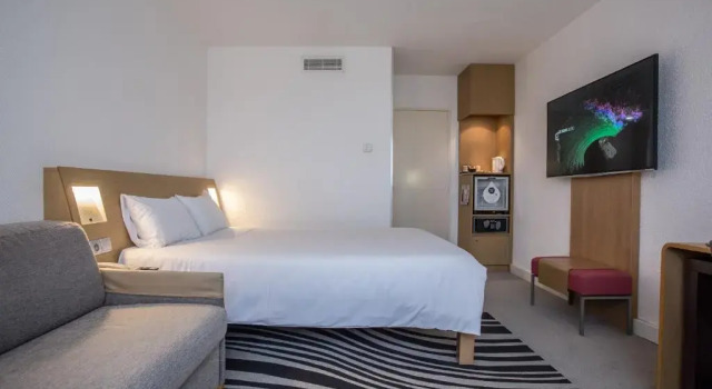 Standart çift kişilik oda Novotel Bourges
