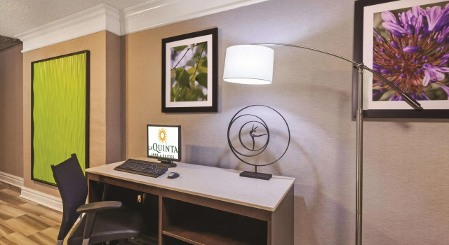 La Quinta Inn Midland, Rezerwuj Hotel Hotele 3-gwiazdkowe w Midland, 3*