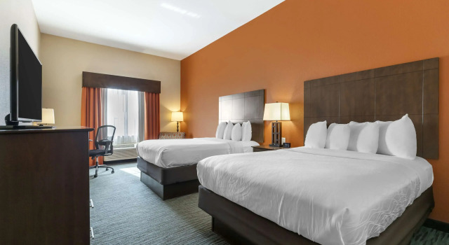 Четырёхместный номер Standard Best Western Plus Longhorn Inn & Suites