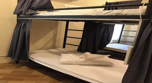 Кровать в общем номере Avilas Hostel Moalboal near Beach