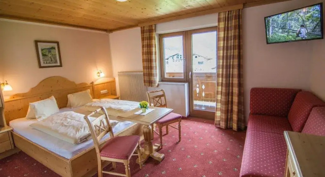 Frühstückspension Samerhof, Rezerwuj Hotel Hotele w Tyrol z parkingiem, Parking