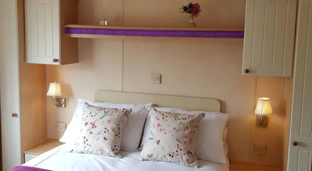 Pitch & Canvas - Self Catering at Broad Oak Farm, 预订 农场住宿 克鲁 柴郡