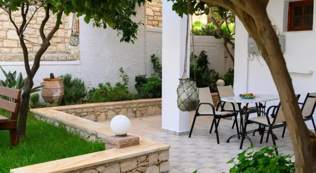 Апартаменты c 1 комнатой с видом на сад Anthos Apartments