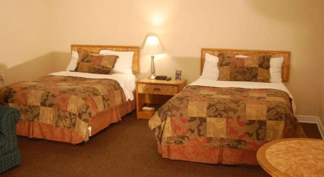 Barons Motor Inn, Varaa Hotelli  