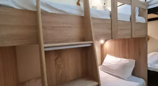 Кровать в общем номере De Chalet