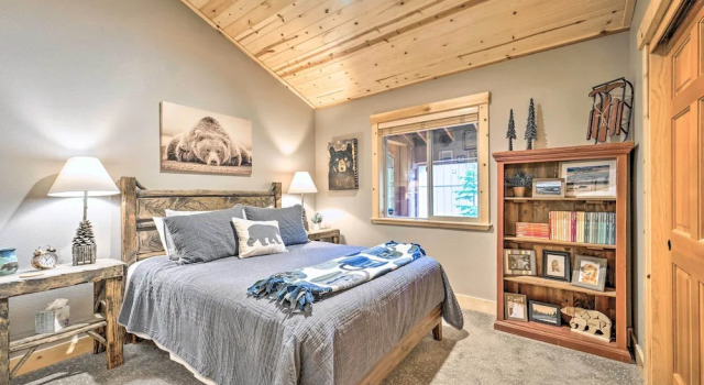 Коттедж Bikes, Grill & Views: Luxe Truckee Cabin!