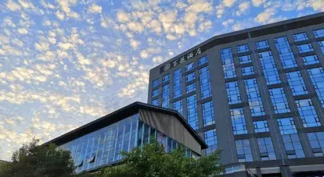 Wanfenglin Baihua Hotel, Varaa Hotelli Qianxinan Kiina
