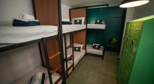 Кровать в общем номере Santurcia Hostel & Bar