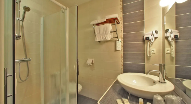 Четырёхместный семейный номер Standard Hôtel Le Madrigal