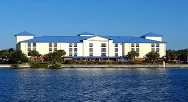 Четырёхместный номер Standard Holiday Inn Express Hotel & Suites Tampa-Rocky Point Island by IHG
