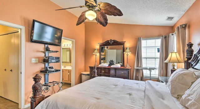 Коттедж Hampton Home w/ Fireplace + Close to Beaches!