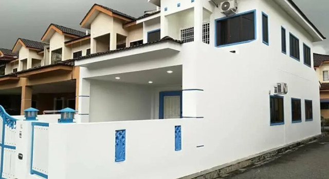 Santorini 4 Bedrooms Full Air Cond Entire Home, Rezerwuj Hotel Ipoh Perak, w pobliżu MAPS Perak