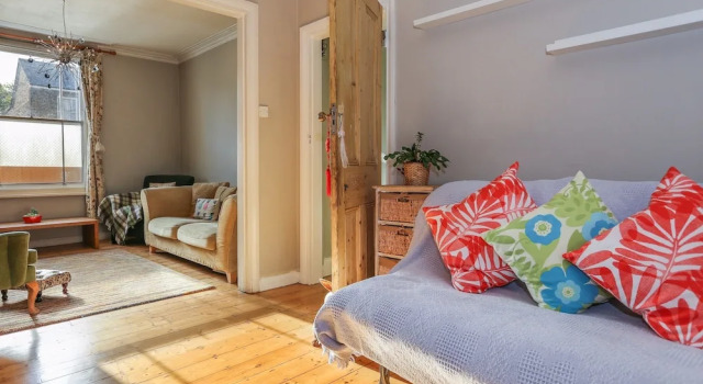 2 Bedroom House with Garden - Sleeps 6, Забронировать Отель Отели Лондона 3 звезды, рядом с Станция метро New Cross Gate, 3*