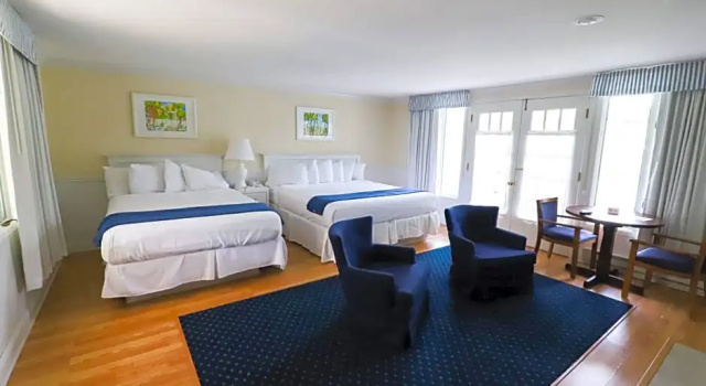 Люкс Colonial Inn Harbor Springs