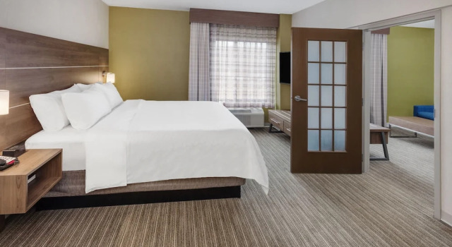 Люкс c 1 комнатой Holiday Inn Express Hotel & Suites Providence-Woonsocket by IHG