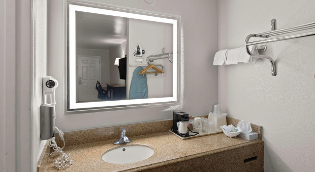 Четырёхместный номер Standard Best Western Executive Inn