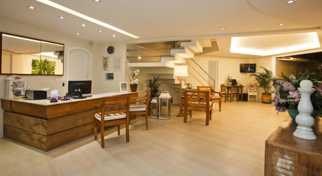 Auberge de la Langouste, Забронировать Хостел Армасан дус Бузиус Бузиус, рядом с Пляж Брава