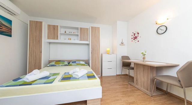 Nice Apartment in Kastel Luksic With Wifi