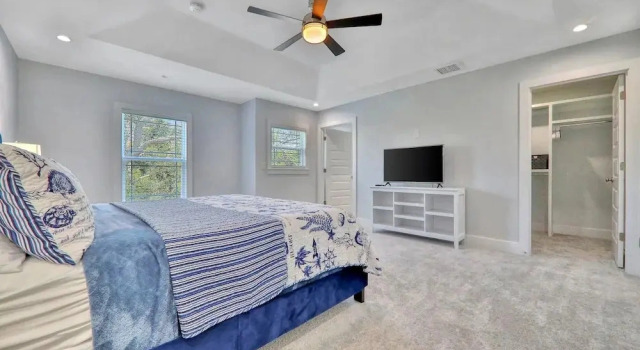 Spacious Beach Home - Just a Block From the Ocean & the River, Book Feriehus Villaer i Florida, Villa