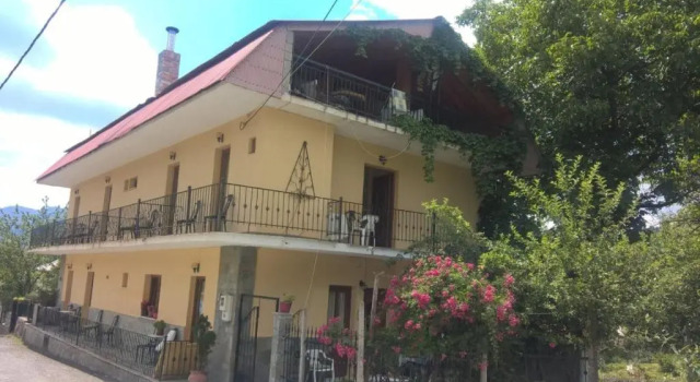 Guesthouse Chotos, Rezerwuj Hotel Samarína Vasilitsa Ski