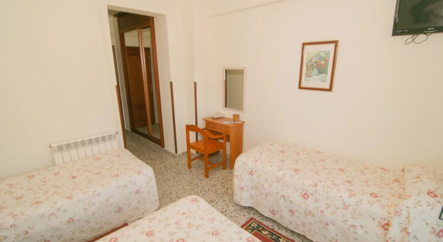 Трёхместный номер Standard с балконом Hotel Costa de Ajo