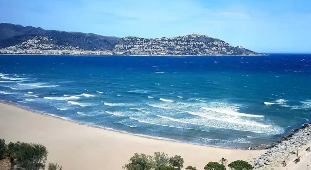 Апартаменты Beachfront Apartment in Roses